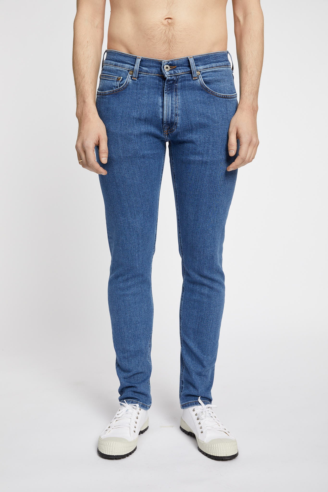 Jeans-E-com-april-2022-42030.